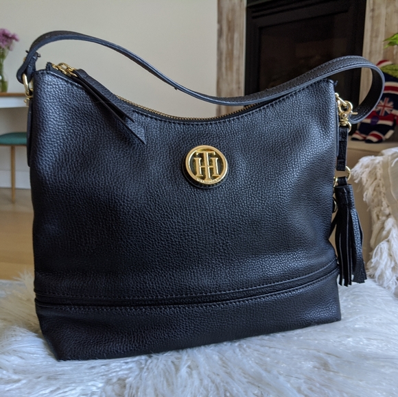 Tommy Hilfiger Handbags - Tommy Hilfiger black lather bag